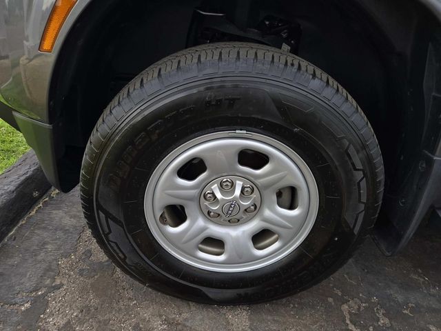 Nissan Frontier Vehicle Full-screen Gallery Image 16
