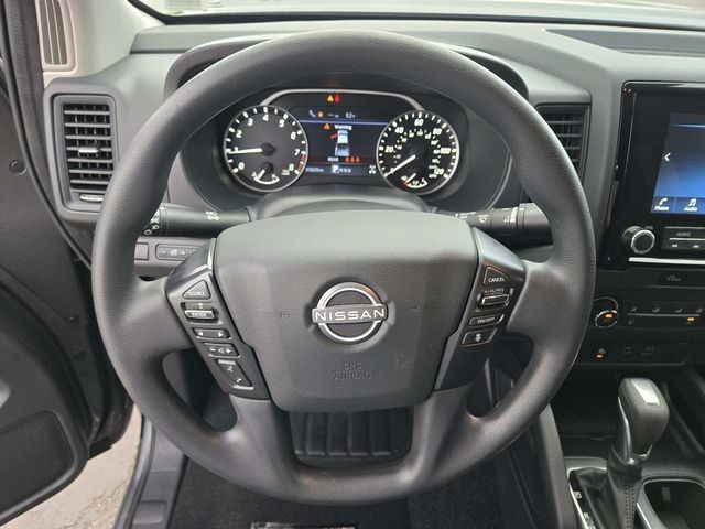 Nissan Frontier Vehicle Full-screen Gallery Image 17