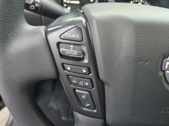 Nissan Frontier Vehicle Full-screen Gallery Image 18