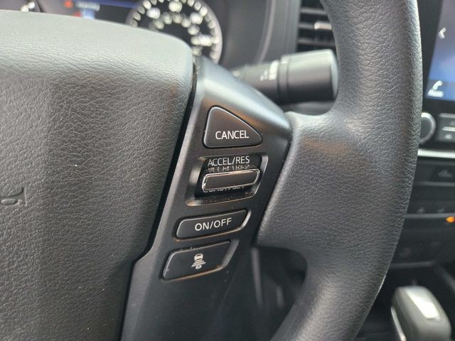 Nissan Frontier Vehicle Full-screen Gallery Image 19