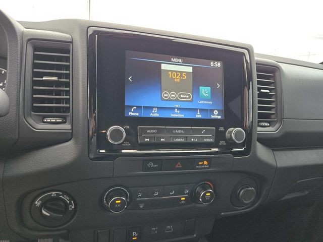 Nissan Frontier Vehicle Full-screen Gallery Image 21