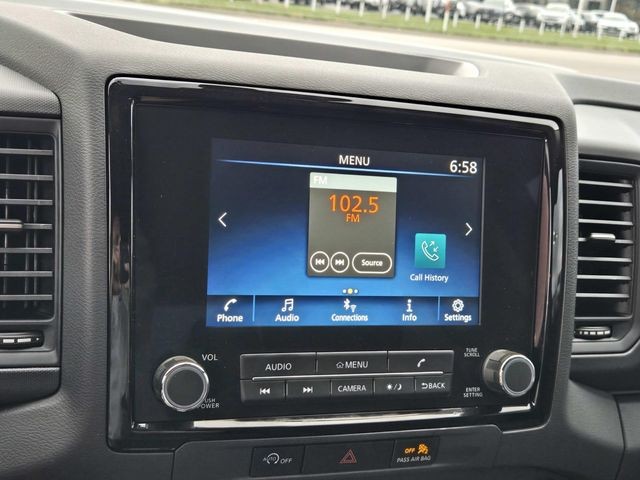 Nissan Frontier Vehicle Full-screen Gallery Image 22