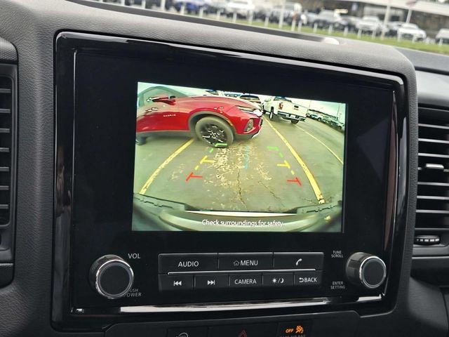 Nissan Frontier Vehicle Full-screen Gallery Image 23