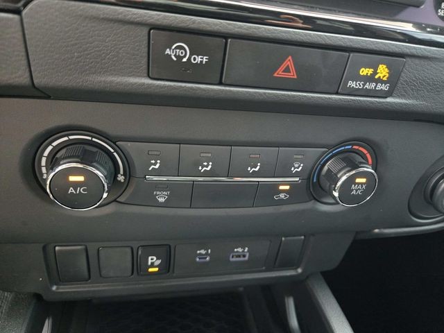Nissan Frontier Vehicle Full-screen Gallery Image 24