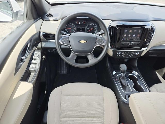 Chevrolet Traverse Limited Vehicle Full-screen Gallery Image 07