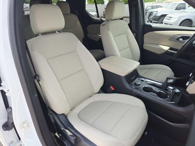 Chevrolet Traverse Limited Vehicle Full-screen Gallery Image 14