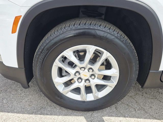 Chevrolet Traverse Limited Vehicle Full-screen Gallery Image 16