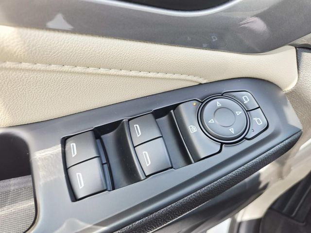 Chevrolet Traverse Limited Vehicle Full-screen Gallery Image 31