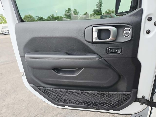 Jeep Wrangler Unlimited Vehicle Full-screen Gallery Image 12