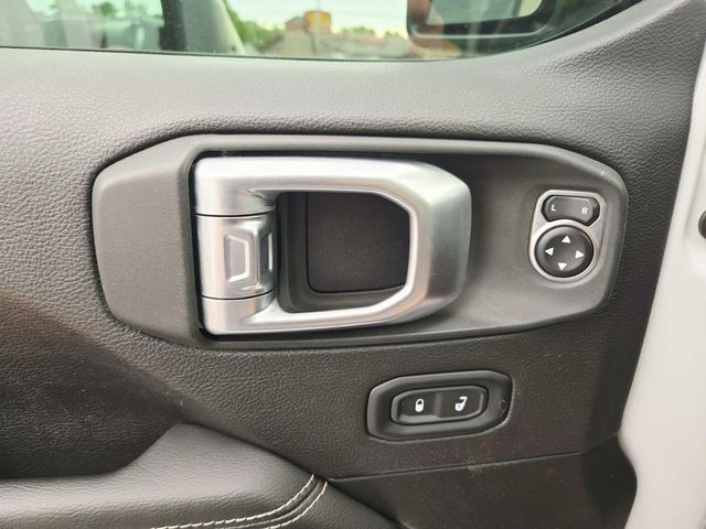 Jeep Wrangler Unlimited Vehicle Full-screen Gallery Image 32