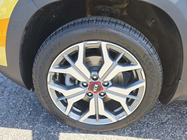 Kia Seltos Vehicle Full-screen Gallery Image 16