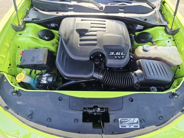 Dodge Charger Vehicle Full-screen Gallery Image 14
