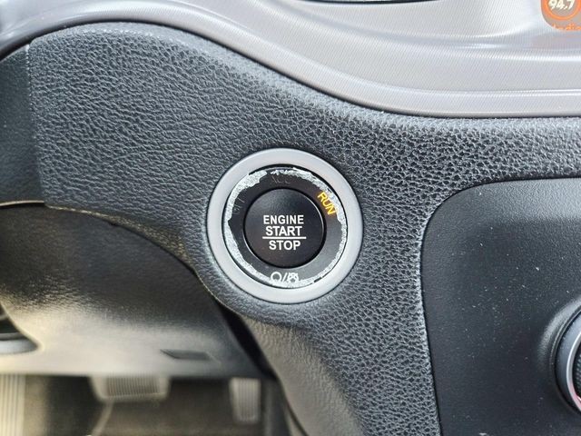 Dodge Charger Vehicle Full-screen Gallery Image 26