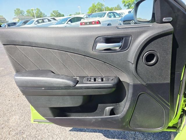 Dodge Charger Vehicle Full-screen Gallery Image 28