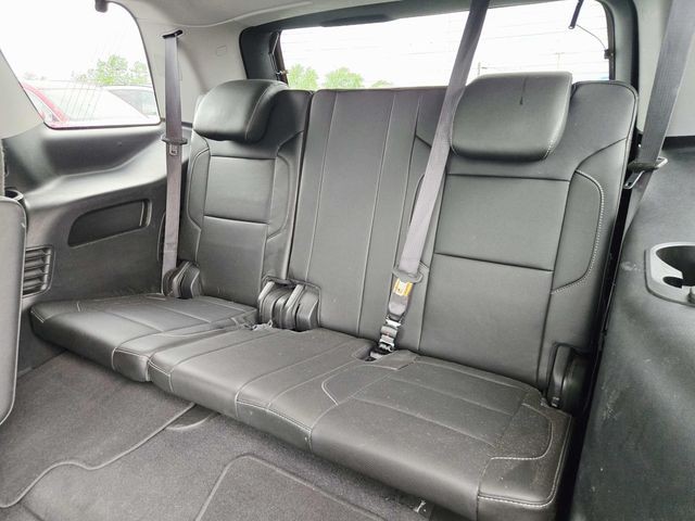 GMC Yukon Vehicle Full-screen Gallery Image 11