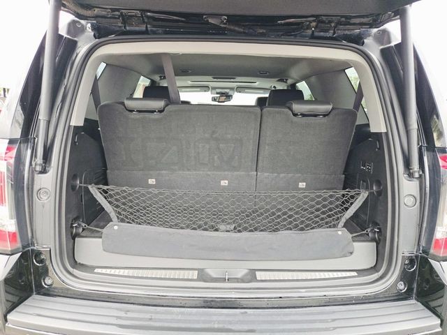 GMC Yukon Vehicle Full-screen Gallery Image 12