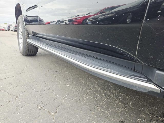 GMC Yukon Vehicle Full-screen Gallery Image 16