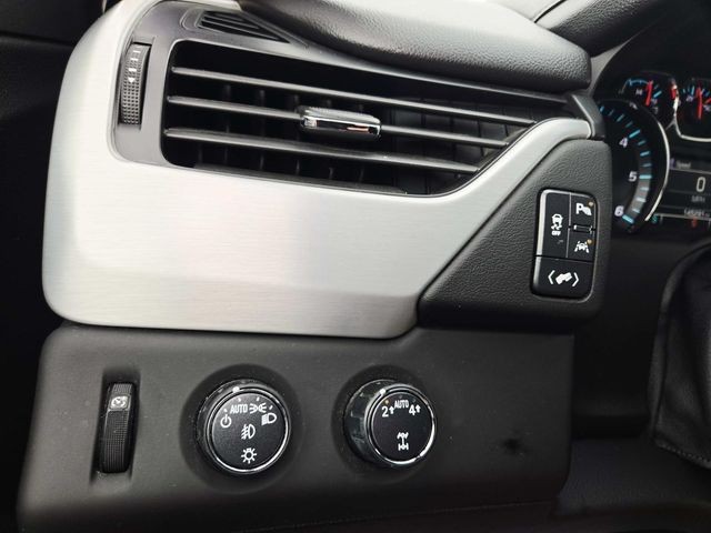 GMC Yukon Vehicle Full-screen Gallery Image 33