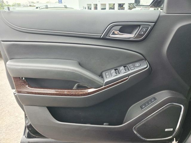 GMC Yukon Vehicle Full-screen Gallery Image 34