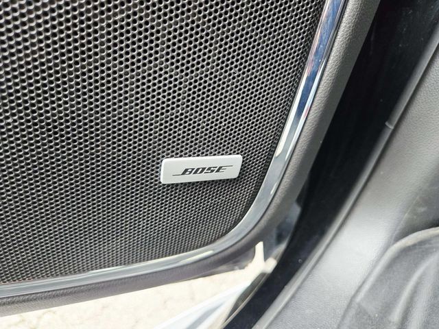 GMC Yukon Vehicle Full-screen Gallery Image 37