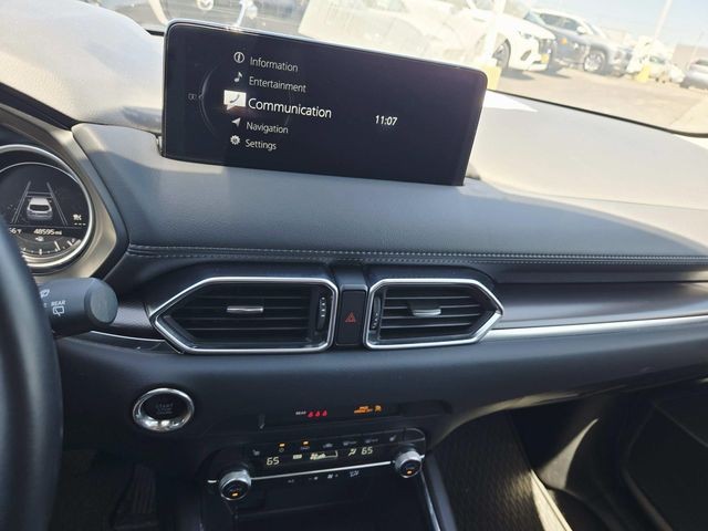 Mazda CX-5 Vehicle Full-screen Gallery Image 20