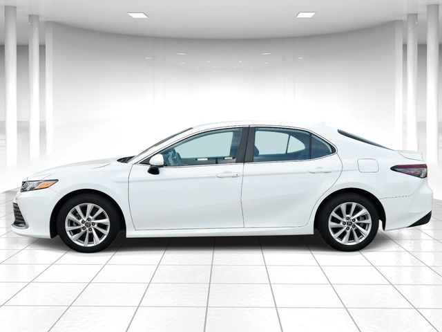 Toyota Camry Vehicle Full-screen Gallery Image 02
