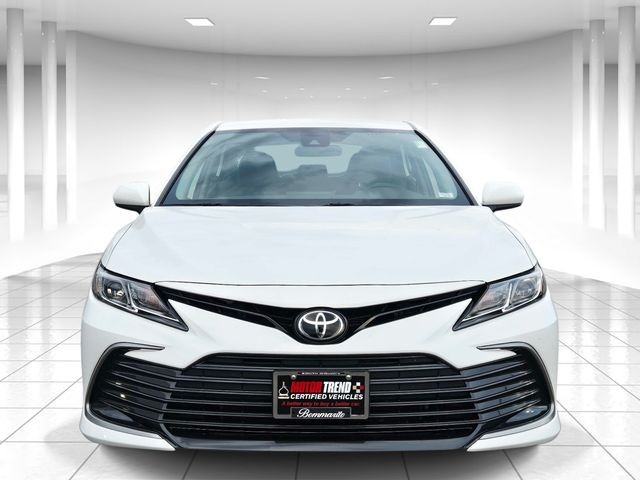 Toyota Camry Vehicle Full-screen Gallery Image 05