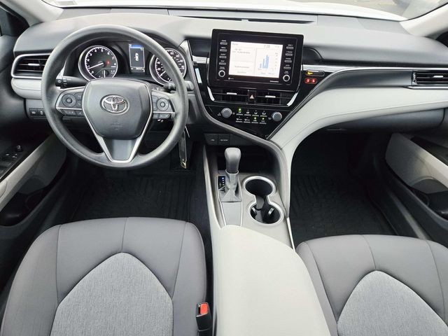 Toyota Camry Vehicle Full-screen Gallery Image 06