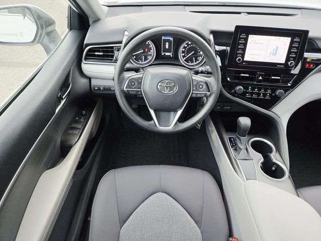Toyota Camry Vehicle Full-screen Gallery Image 07