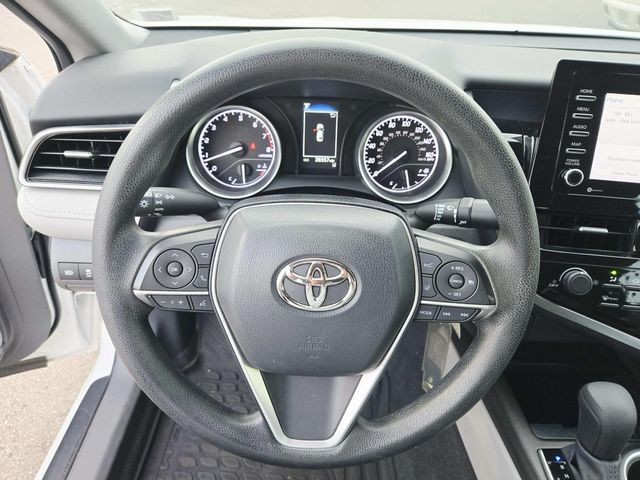 Toyota Camry Vehicle Full-screen Gallery Image 15