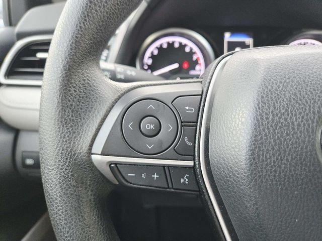 Toyota Camry Vehicle Full-screen Gallery Image 16