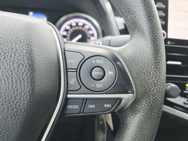 Toyota Camry Vehicle Full-screen Gallery Image 17