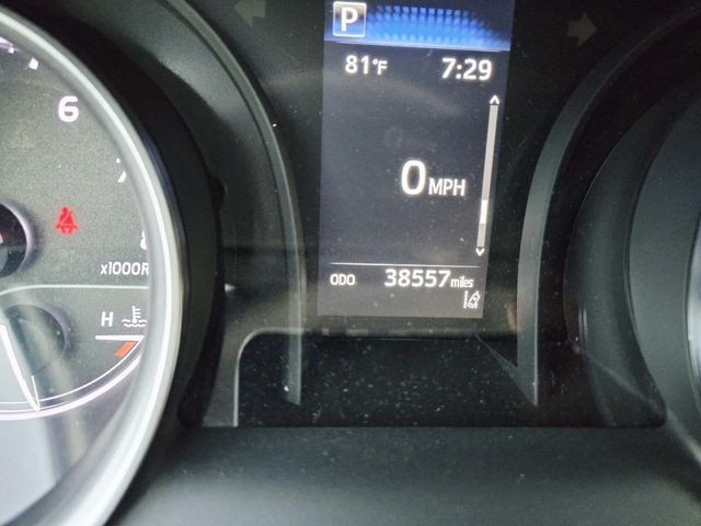 Toyota Camry Vehicle Full-screen Gallery Image 19