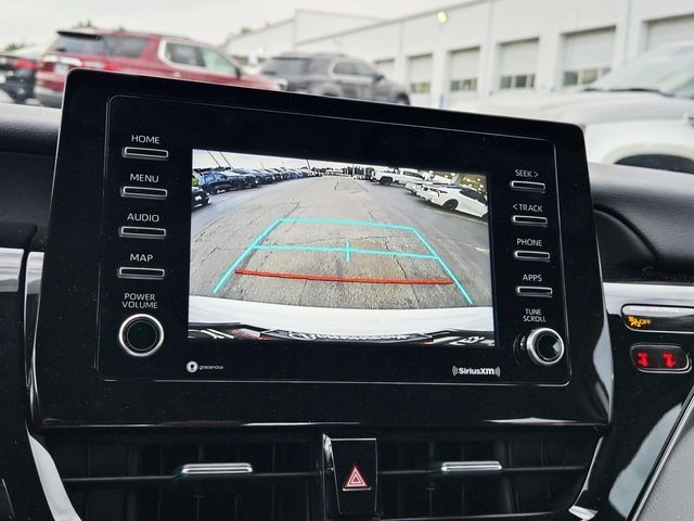 Toyota Camry Vehicle Full-screen Gallery Image 22