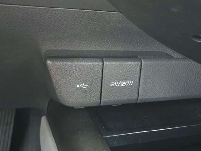 Toyota Camry Vehicle Full-screen Gallery Image 24
