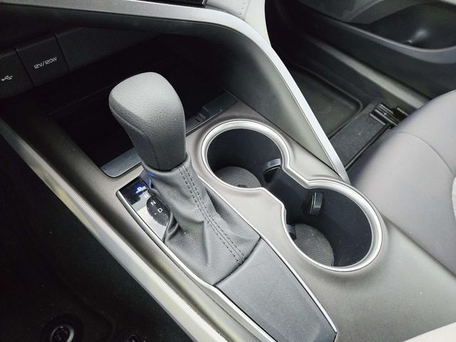 Toyota Camry Vehicle Full-screen Gallery Image 25