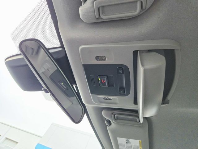 Toyota Camry Vehicle Full-screen Gallery Image 26