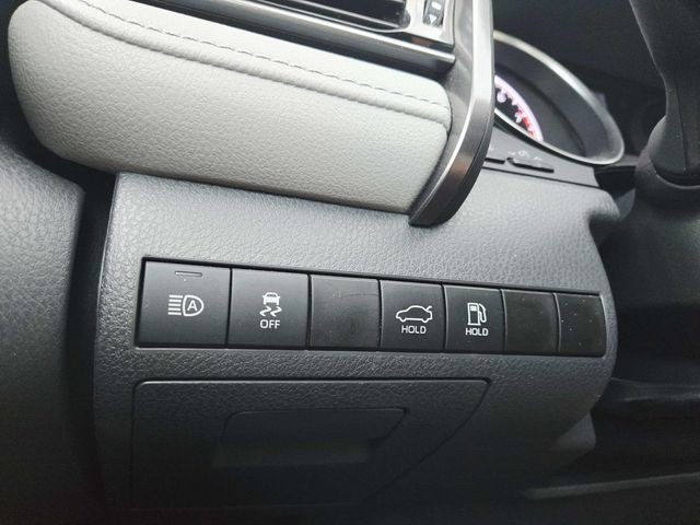 Toyota Camry Vehicle Full-screen Gallery Image 27