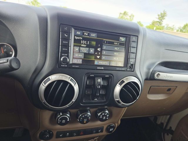 Jeep Wrangler Unlimited Vehicle Full-screen Gallery Image 08