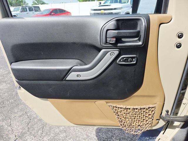 Jeep Wrangler Unlimited Vehicle Full-screen Gallery Image 11