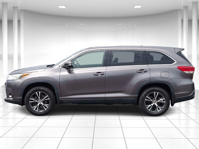 Toyota Highlander Vehicle Full-screen Gallery Image 02