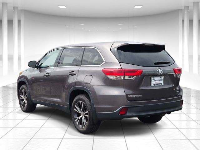 Toyota Highlander Vehicle Full-screen Gallery Image 03