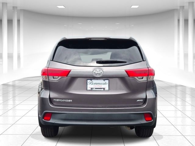 Toyota Highlander Vehicle Full-screen Gallery Image 04