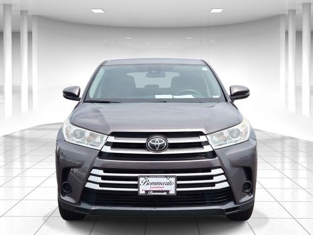 Toyota Highlander Vehicle Full-screen Gallery Image 05