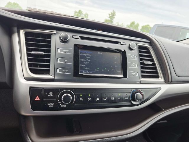 Toyota Highlander Vehicle Full-screen Gallery Image 08
