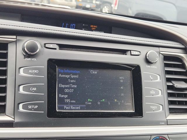 Toyota Highlander Vehicle Full-screen Gallery Image 09