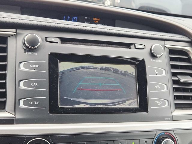 Toyota Highlander Vehicle Full-screen Gallery Image 10