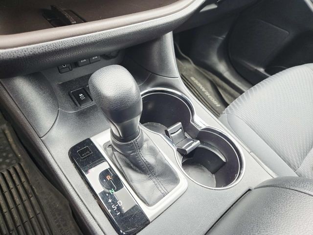 Toyota Highlander Vehicle Full-screen Gallery Image 11