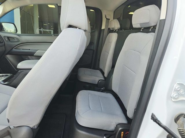 GMC Canyon Vehicle Full-screen Gallery Image 09