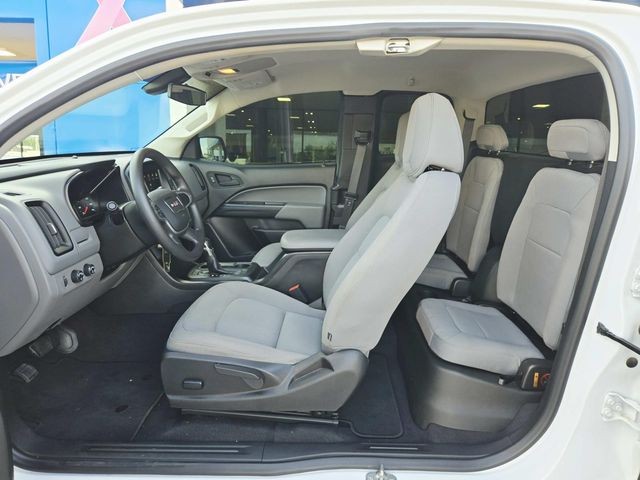 GMC Canyon Vehicle Full-screen Gallery Image 10